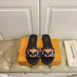 Picture of Louis Vuitton Slippers _SKULVsz35-40Y0701413